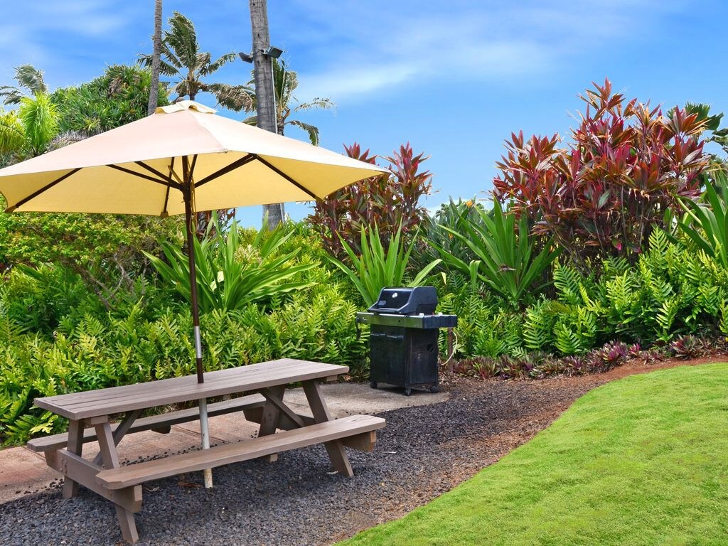 1BR for 4 Pono Kai on Kapaa Coast Pool Hot Tub BBQ