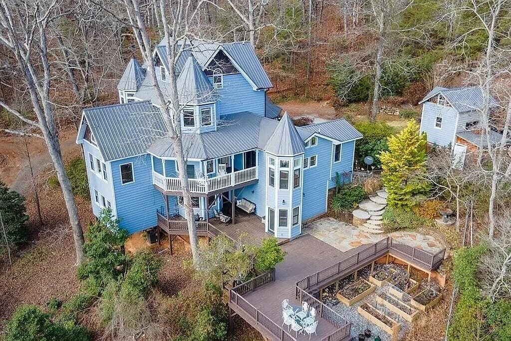 4-Story, 5 Bdr Mountain Chateaux
