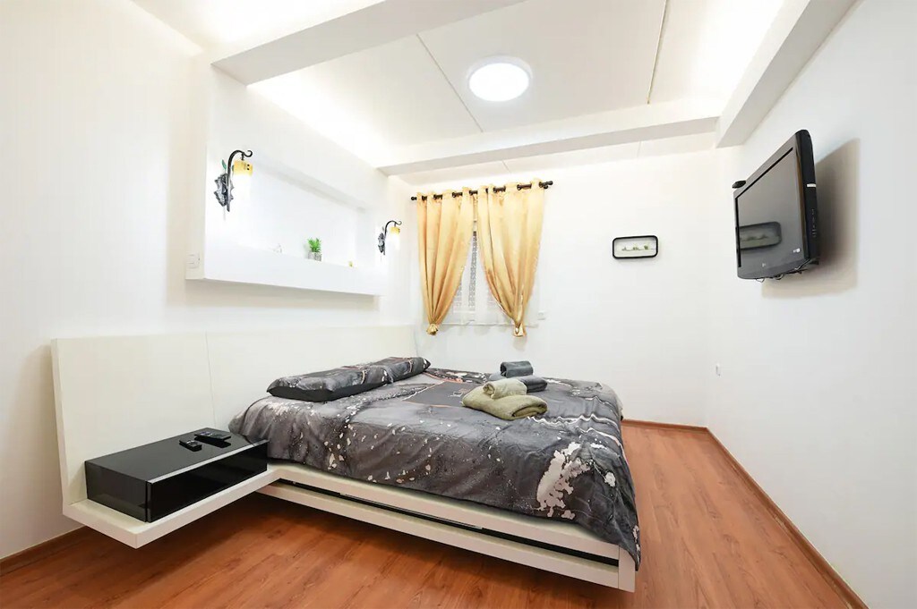 Kiryat Yam Cozy Sea-Front Apartment by Sea N' Rent