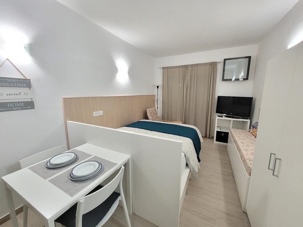 Apartma Žusterna za bazenom