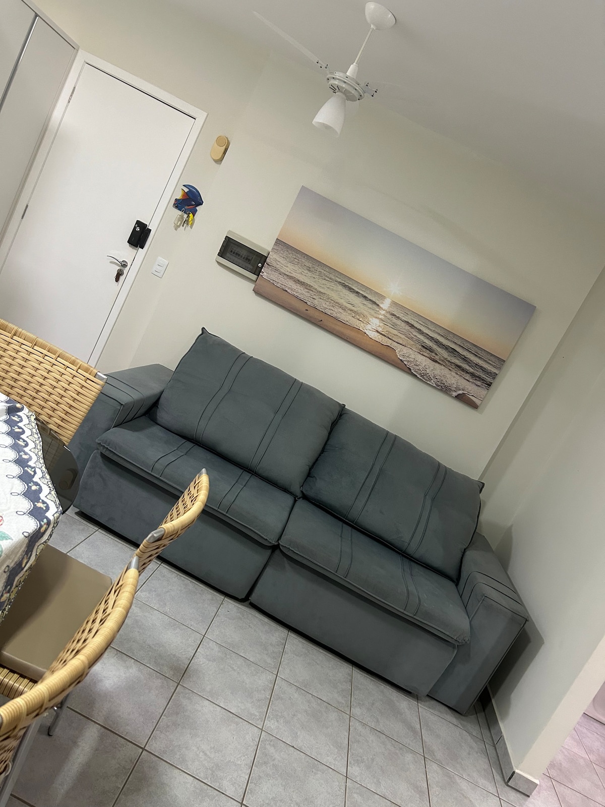 Apartamento beira-mar.  Av Paranaguá 8253