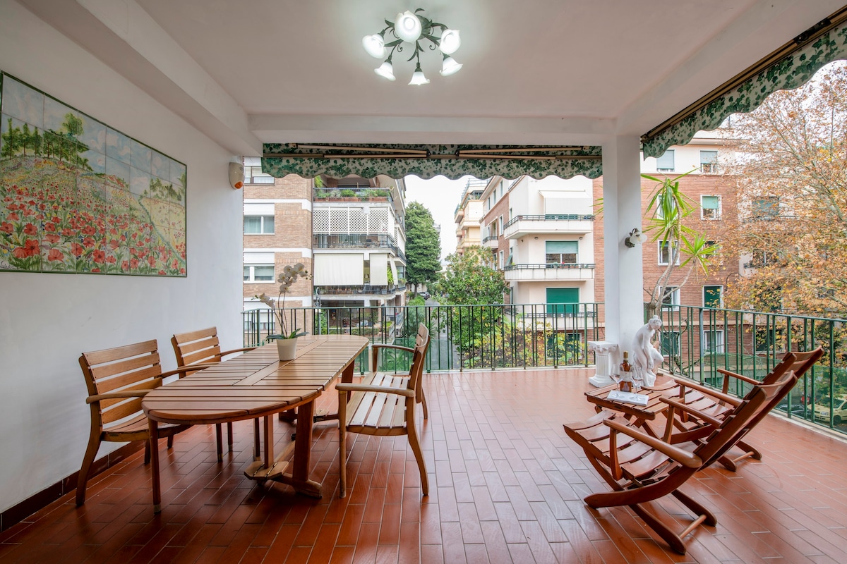 ROMA 1 - Elegant Apartment with Terrace