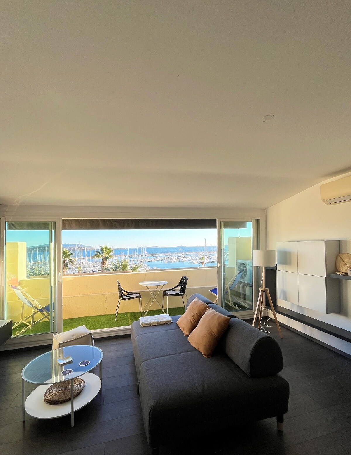 Appartement sur le port vue mer