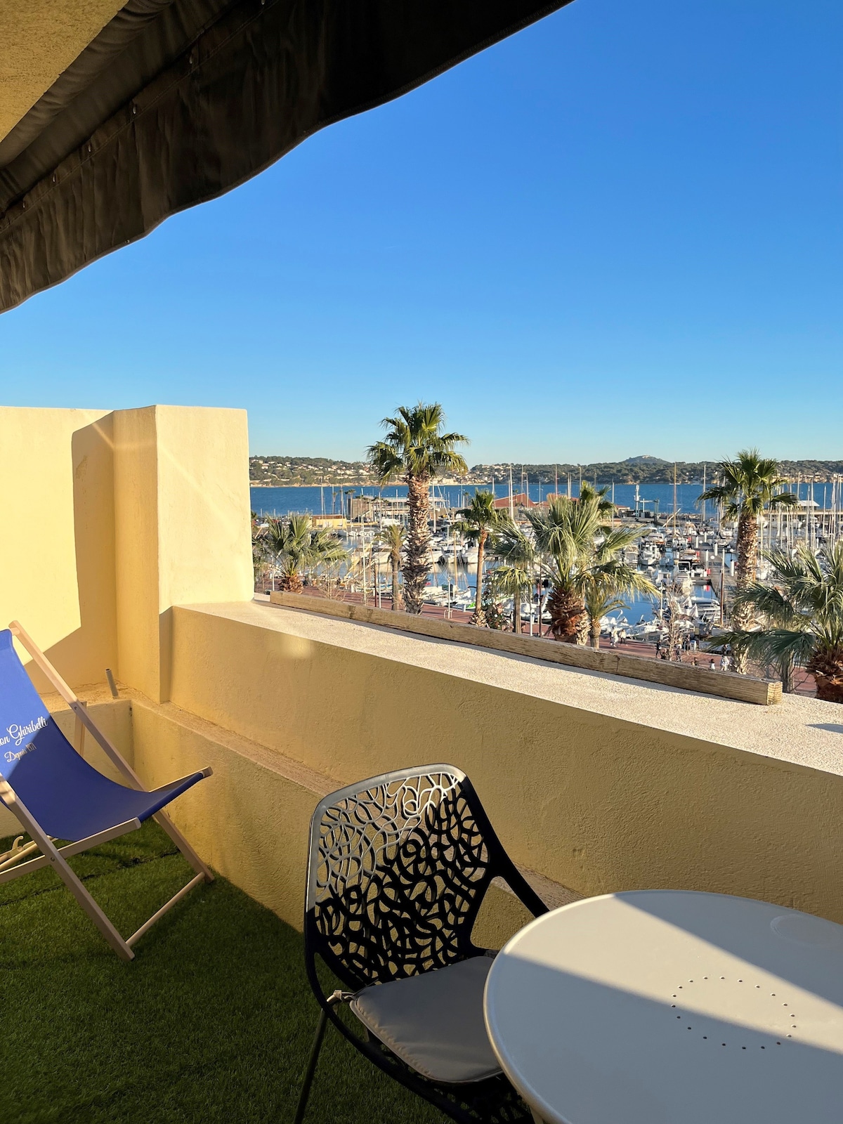 Appartement sur le port vue mer