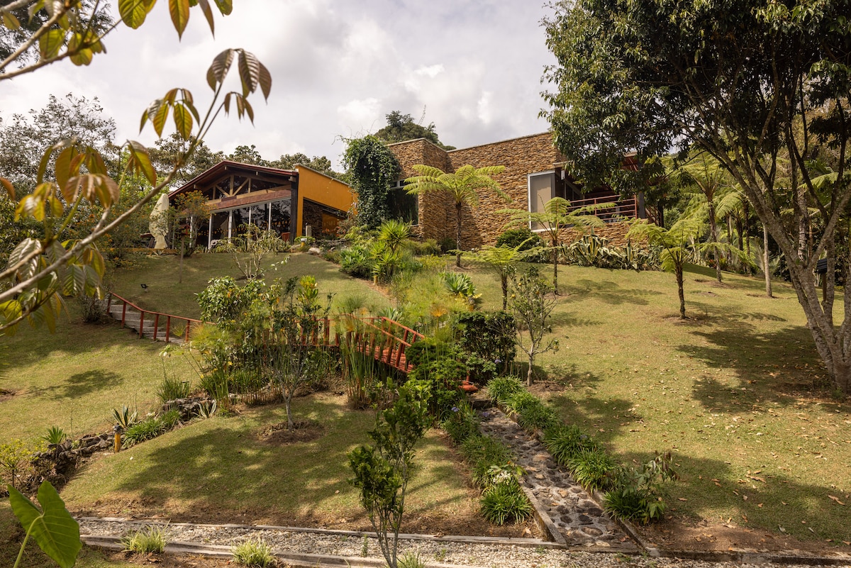 Retiro de Lujo Natural en el Oriente: La Locha