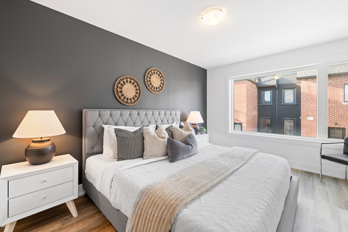 Luxe Laneway Living in Junction Triangle | Parking