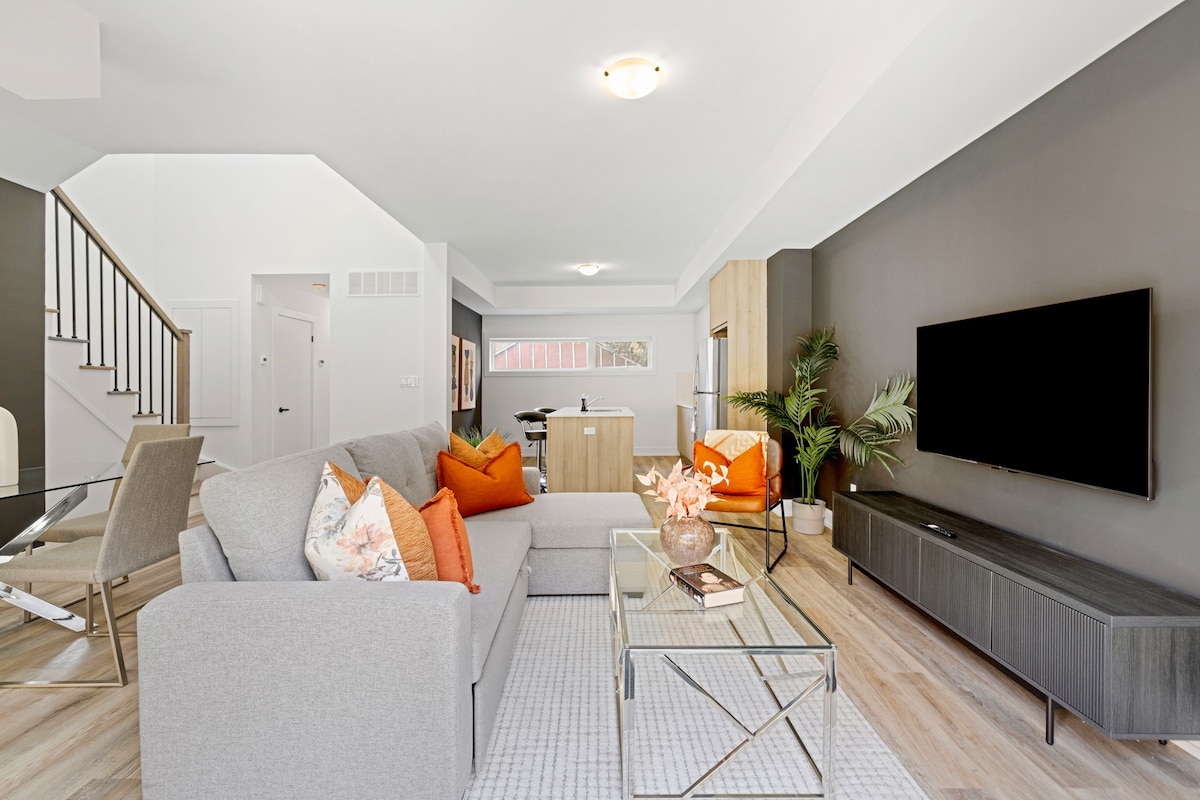 Luxe Laneway Living in Junction Triangle | Parking