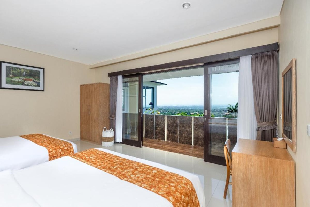 Elegant 6 Bedrooms Luxury Villa Near Pandawa Beach
