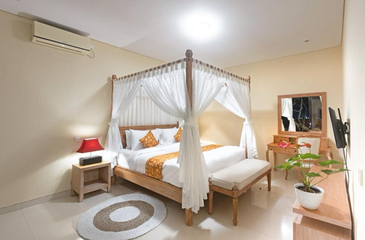 Elegant 6 Bedrooms Luxury Villa Near Pandawa Beach