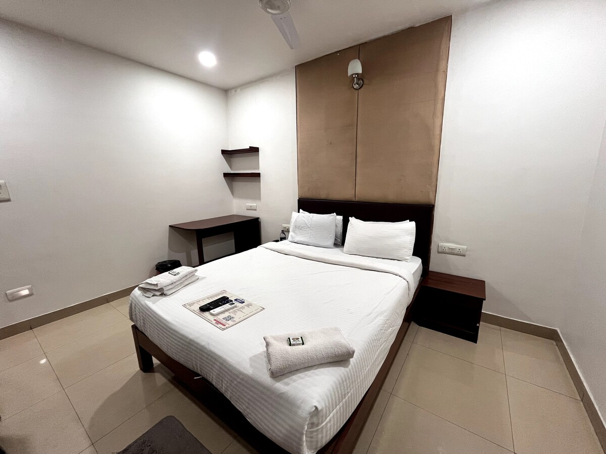 Room in Hotel, Hitech city, Madhapur