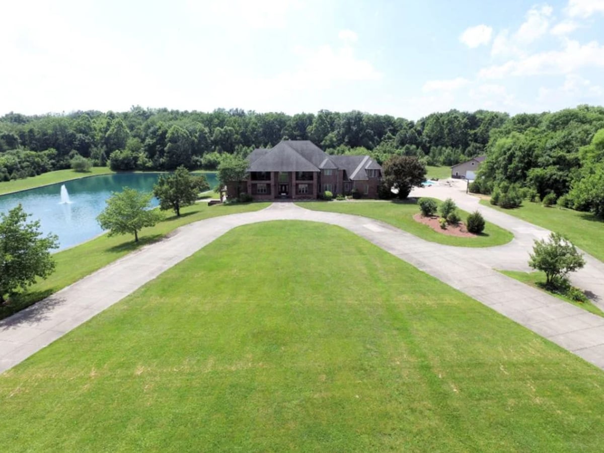 Tranquil King Retreat in Charming Sullivan Home!