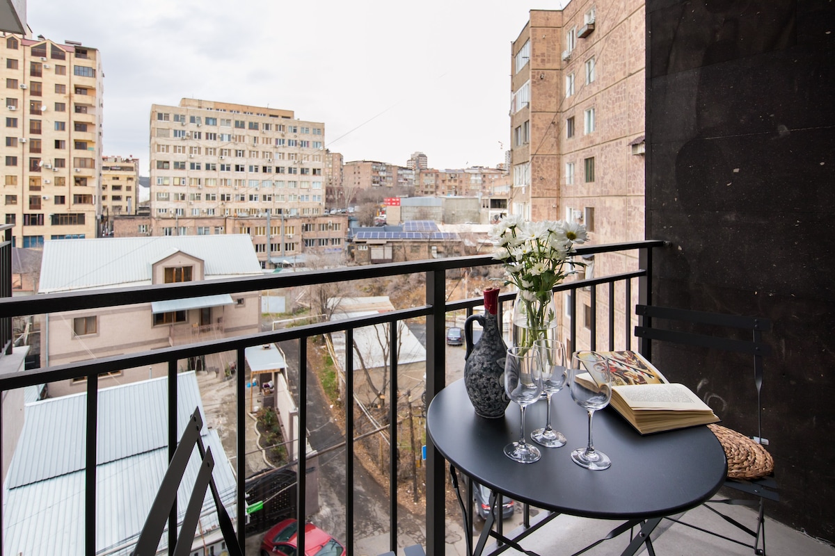 Elite Building | Balcony | City View | Netflix