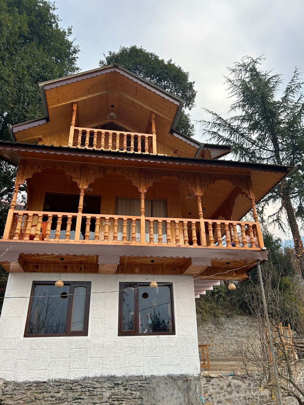 Two rooms Tree house with jacuzzi near kasol