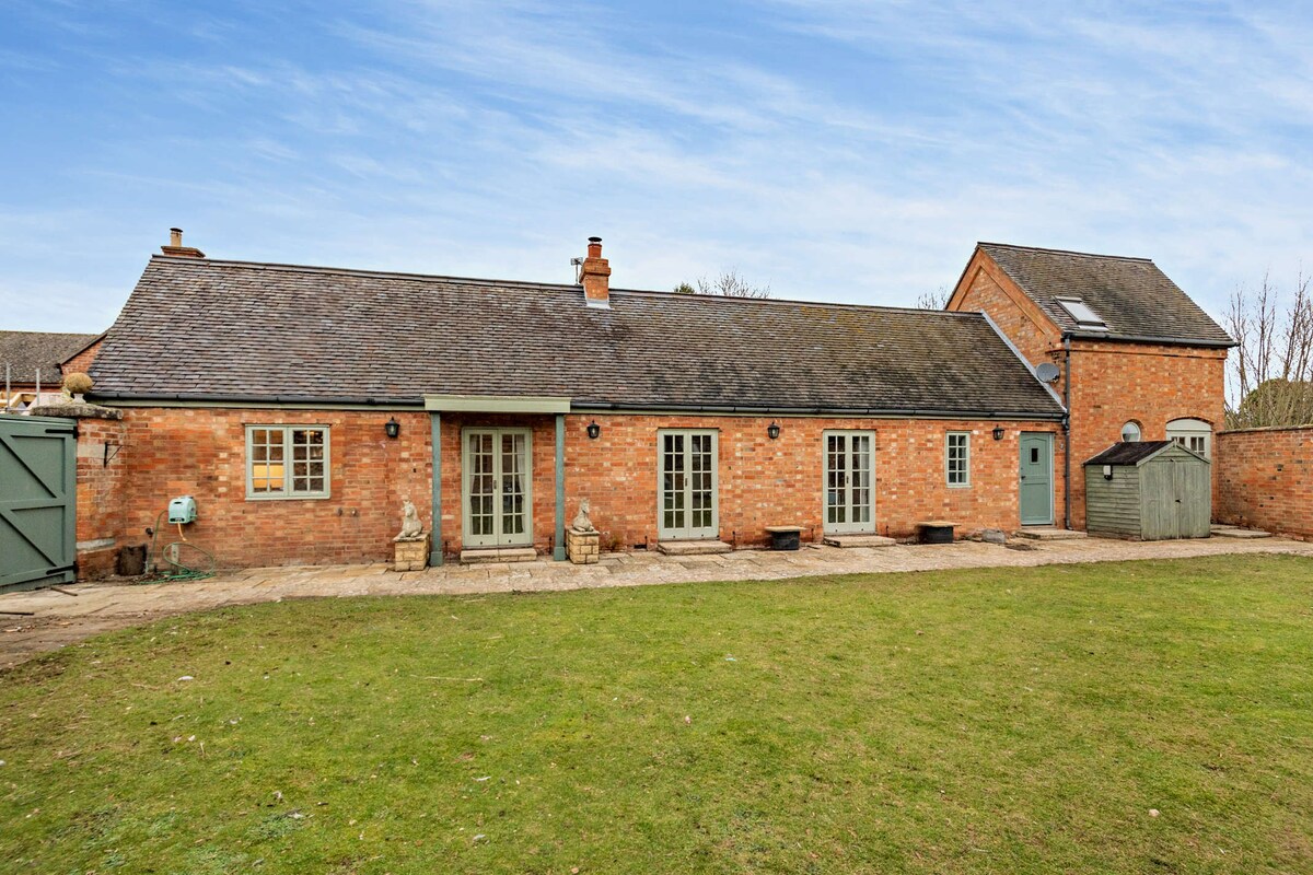 The Courtyard Cottage, countryside retreat