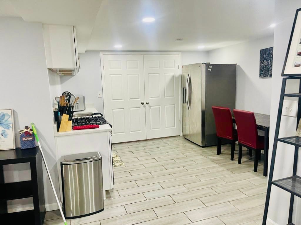 Spacious Renovated 2 Bedroom Apt near PHL airport