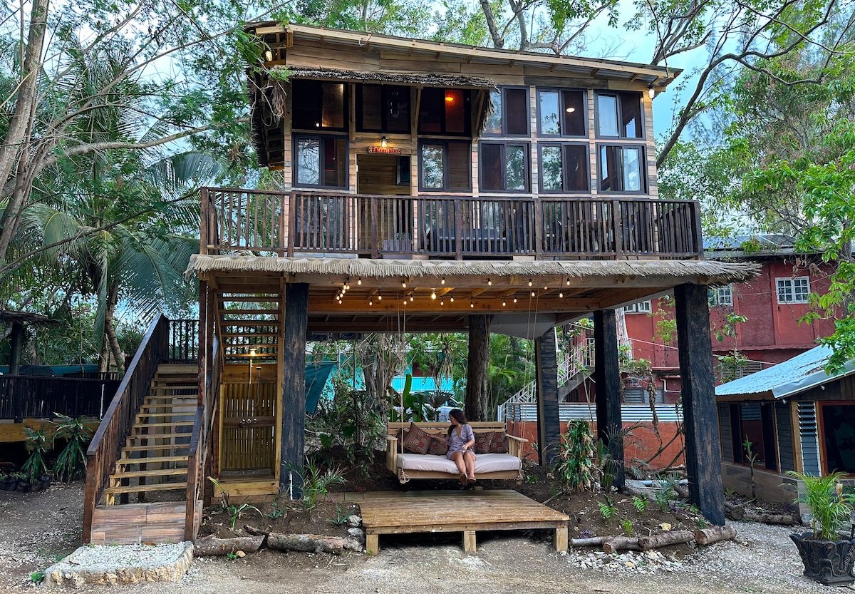 Lovely Tree House w Ocean Views