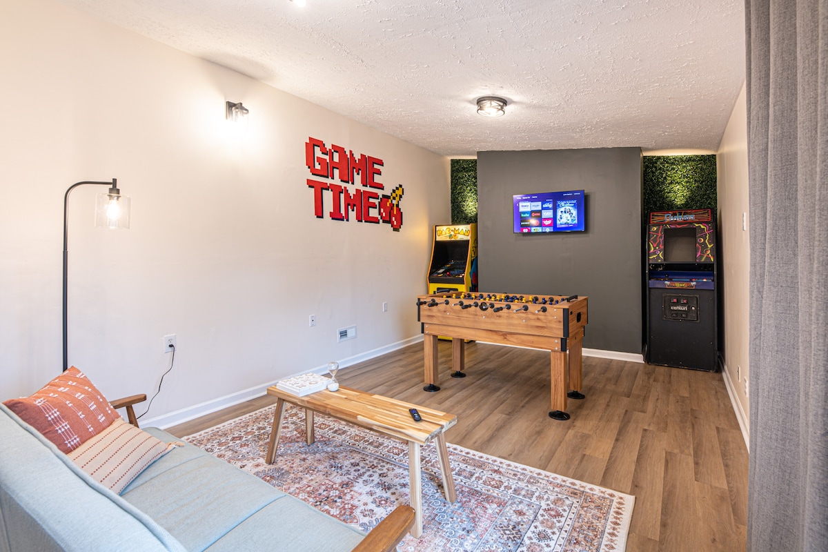 Highland Hideout with Hot Tub and Arcade
