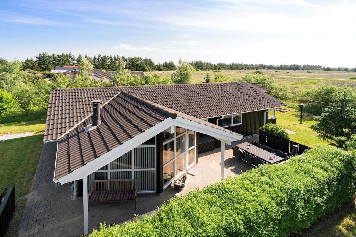 Holzhaus am Meer mit Sauna