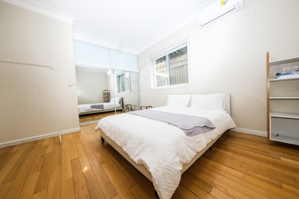 Sydney Five Dock waterfront 2 bed guesthouse