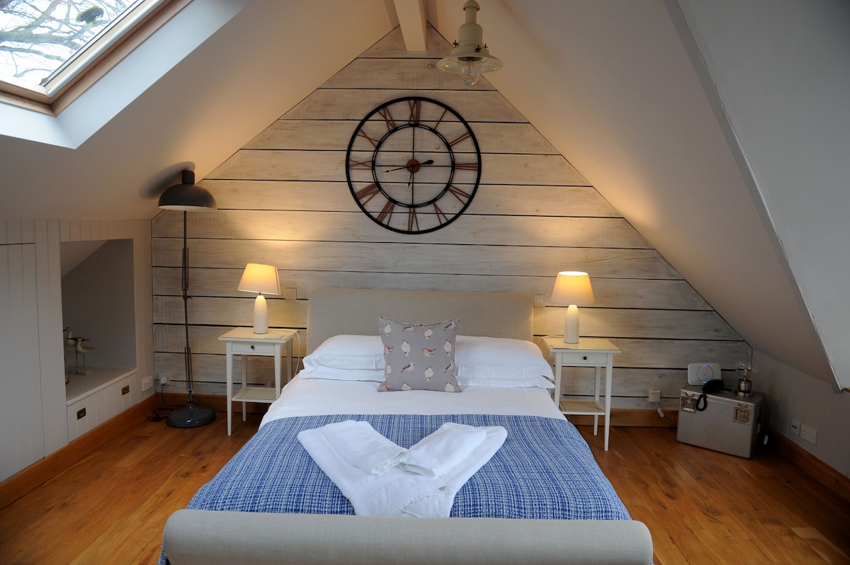 The Loft Blakeney with sea views