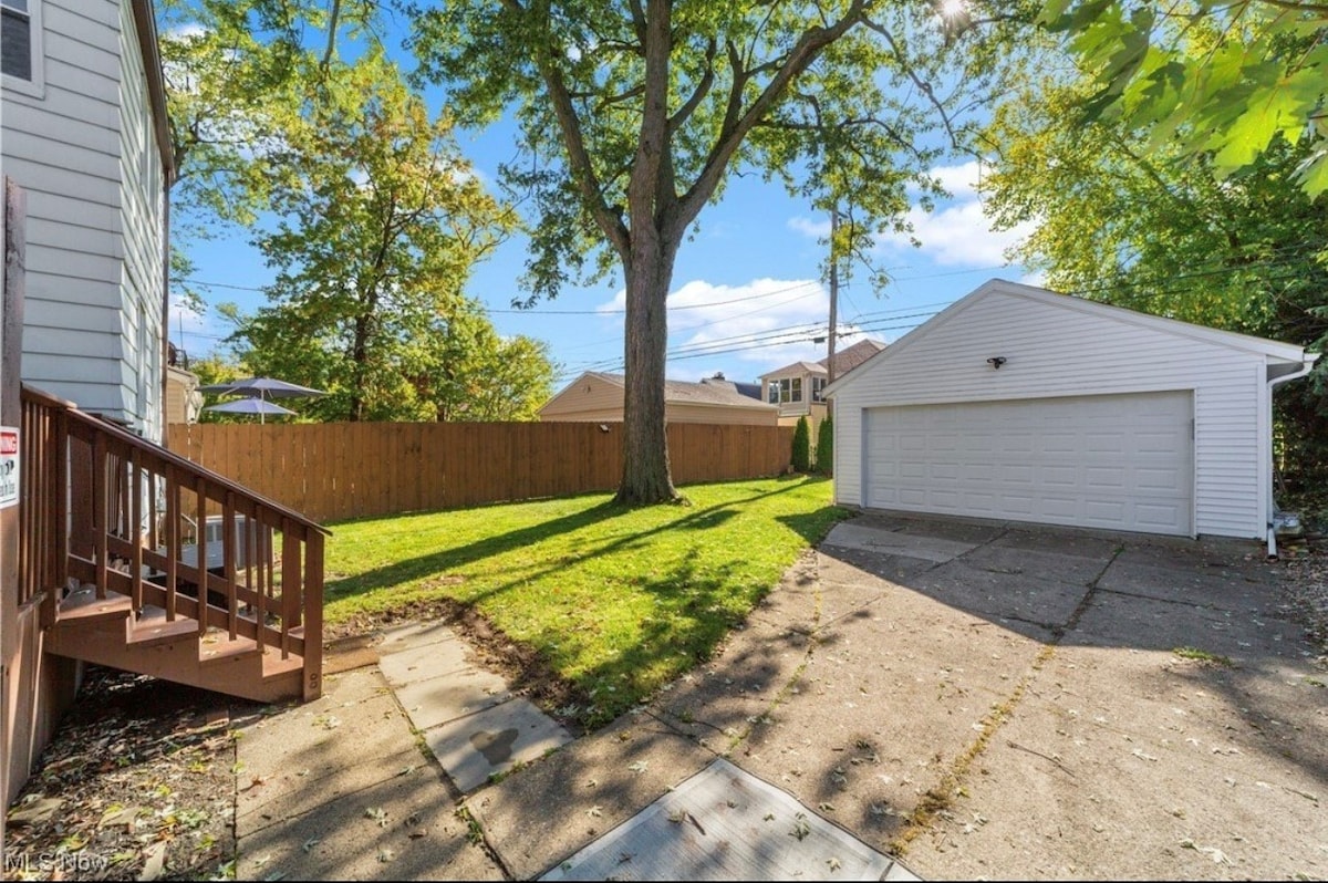 Charming Tudor close to Cleveland Clinic, downtown