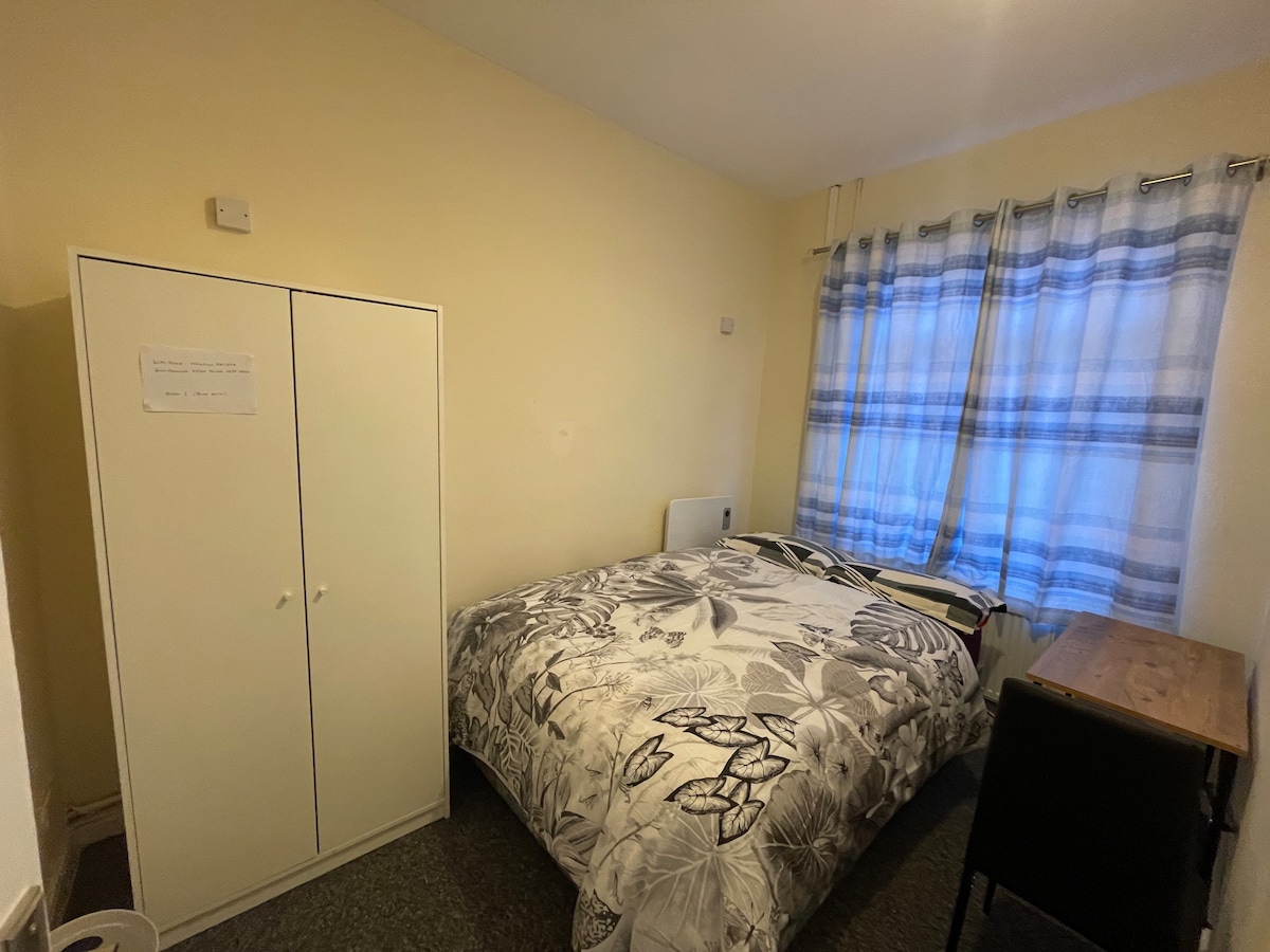 Private double room near City centre, Coventry,CV1