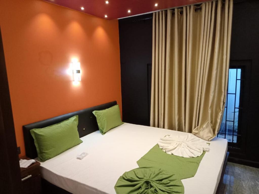 5 Bed Rooms Villa in Nilaweli