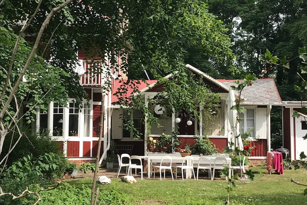 Charmigt sommarhus i Ystad Sandskog