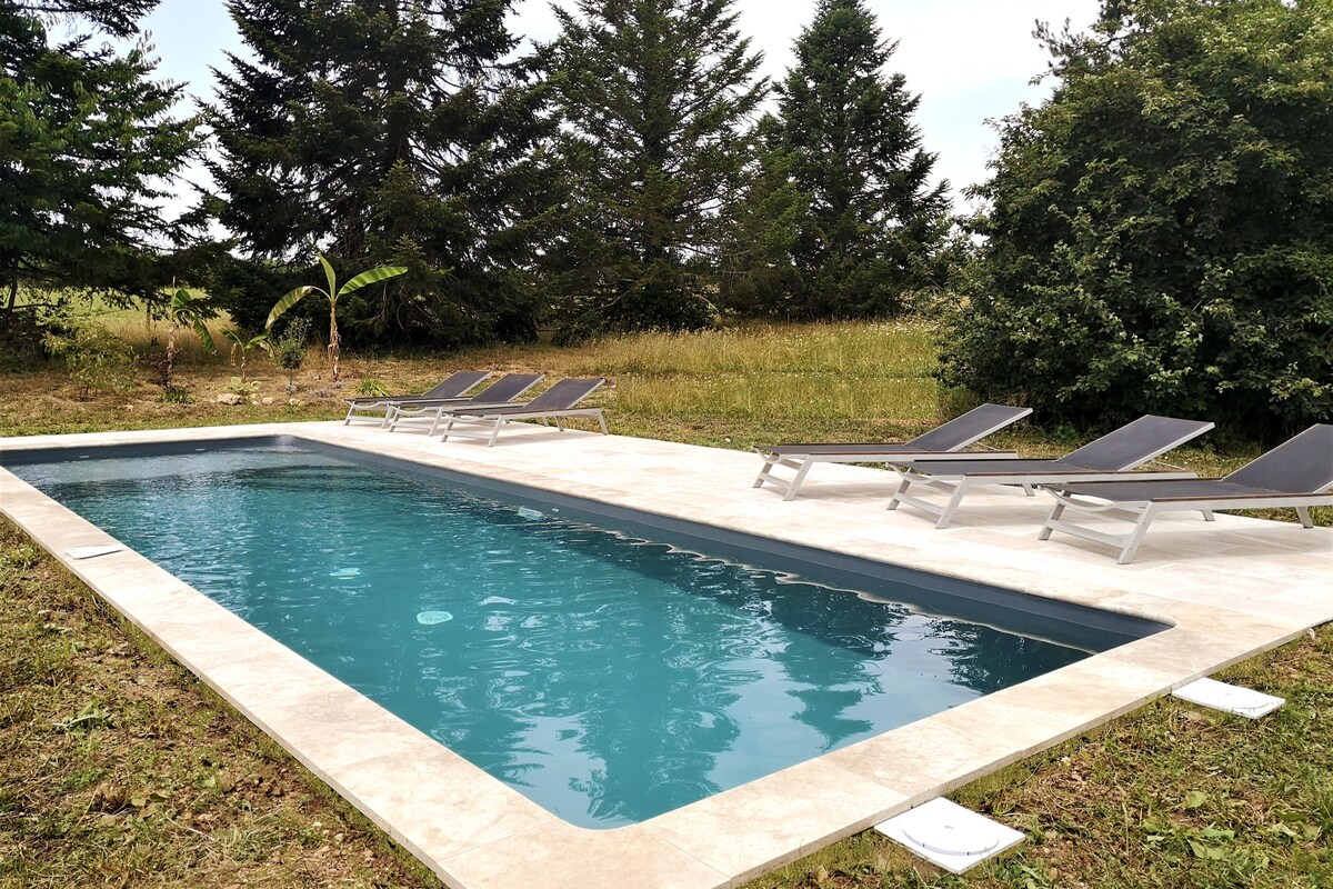 Villa + piscine, dans un magnifique espace naturel