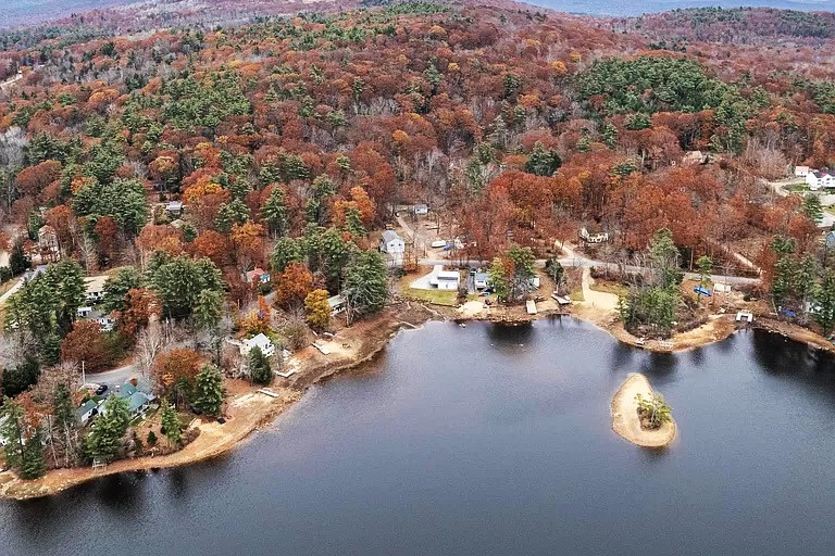 Cozy Cottage on a Lake,  near Gunstock Mountain