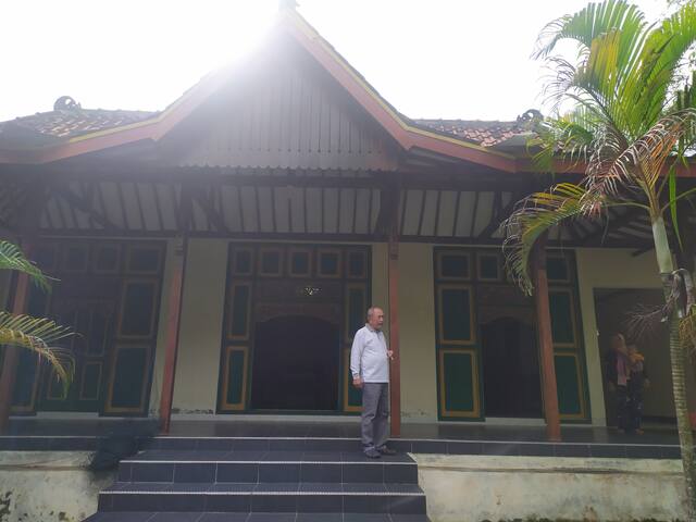Tanjungsari的民宿