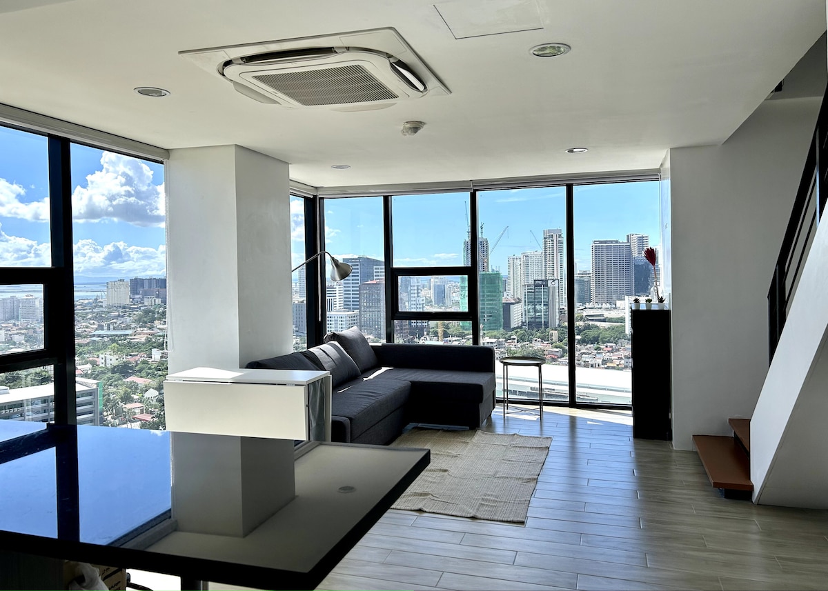 Cebu Skyline: Spacious Loft w View