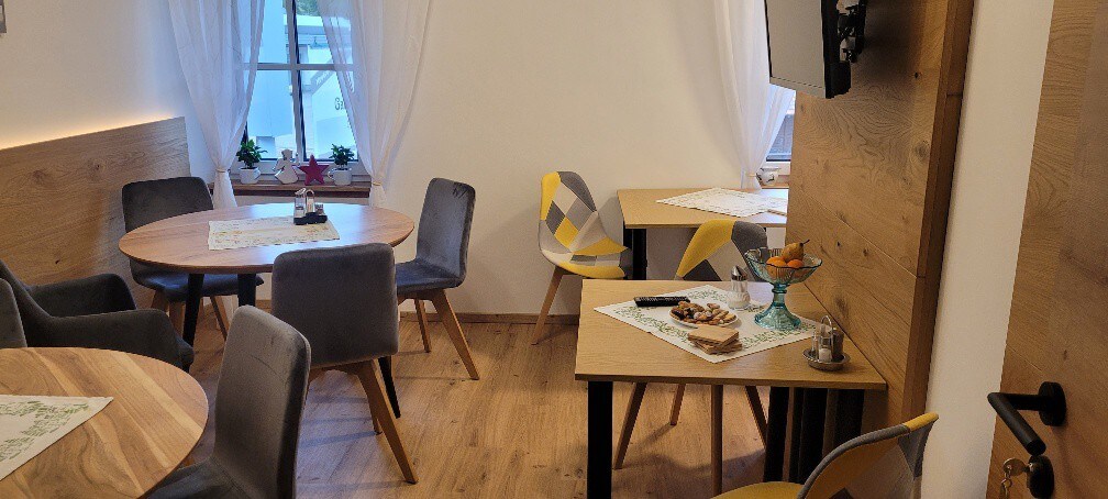 Neuwertige Zimmer mit Frühstück