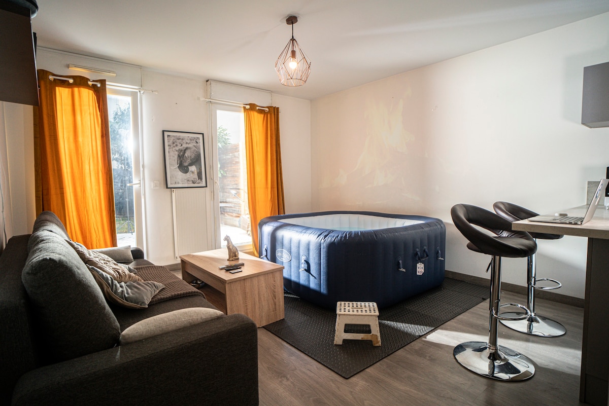 Love Room avec Jacuzzi et Jardin privé