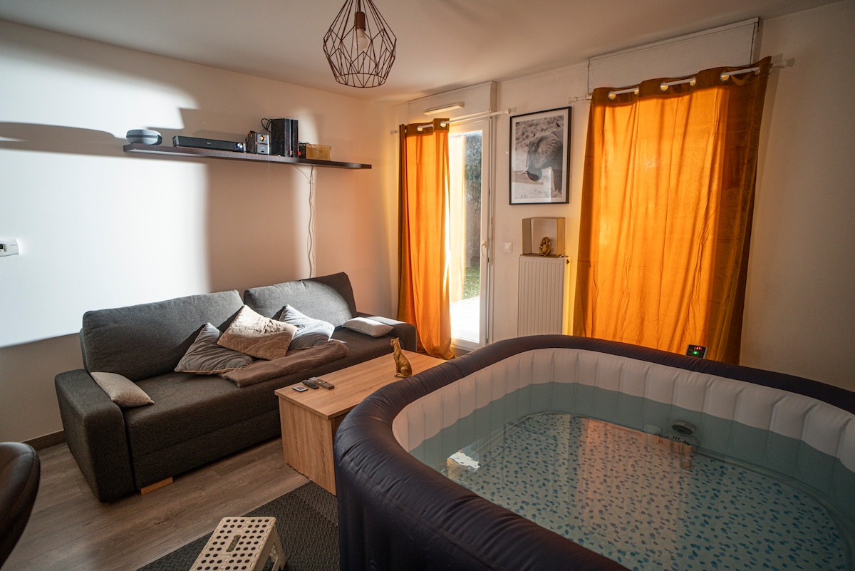 Love Room avec Jacuzzi et Jardin privé