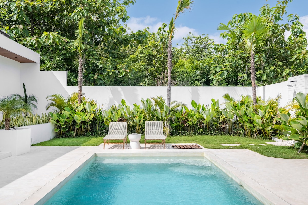 Casa Maro: A Minimalist & Tropical Villa Uluwatu