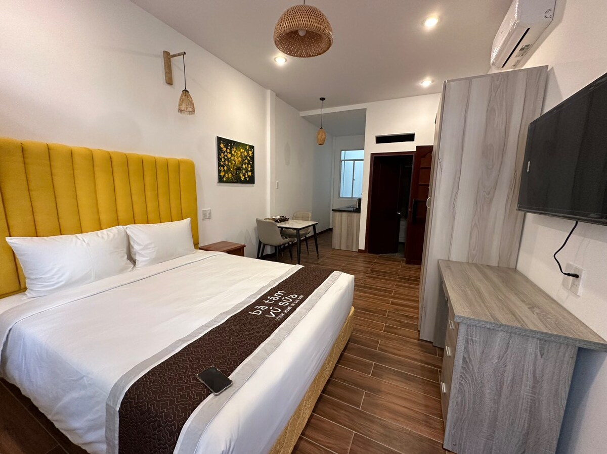 整套房子7间客房， 8个卫生间，位于西贡（ Sai Gon ）中心。