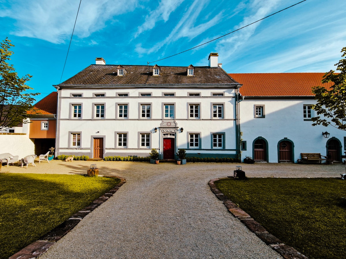 The Duck
House in De La Fontaine