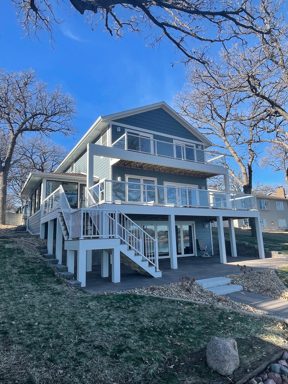 Lake Okoboji House- sleeps 16! Hot Tub!