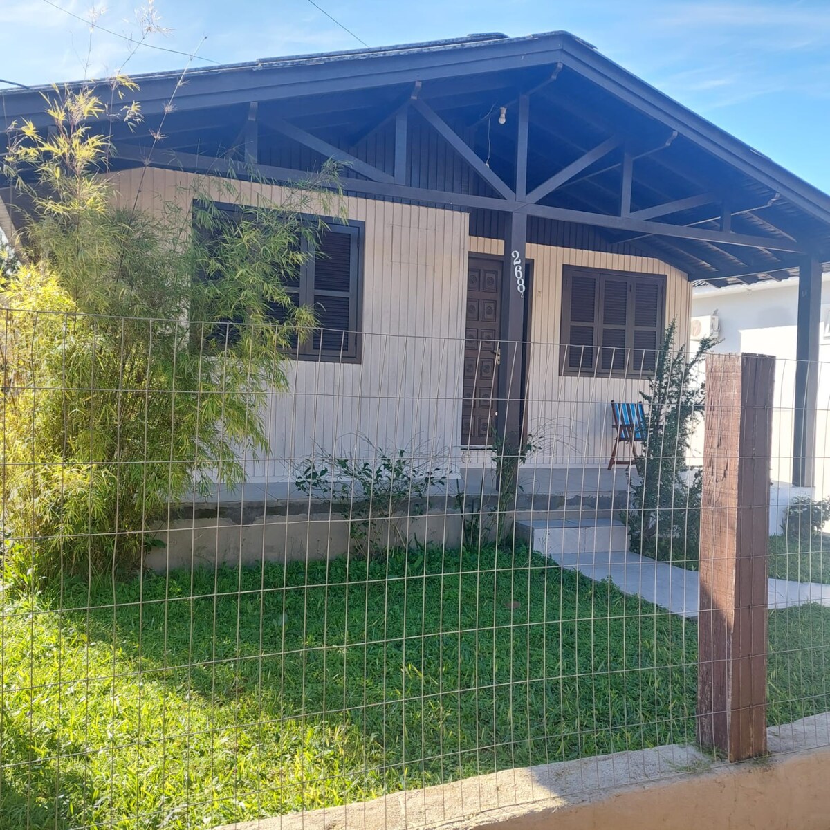 Casa familiar em rua tranquila