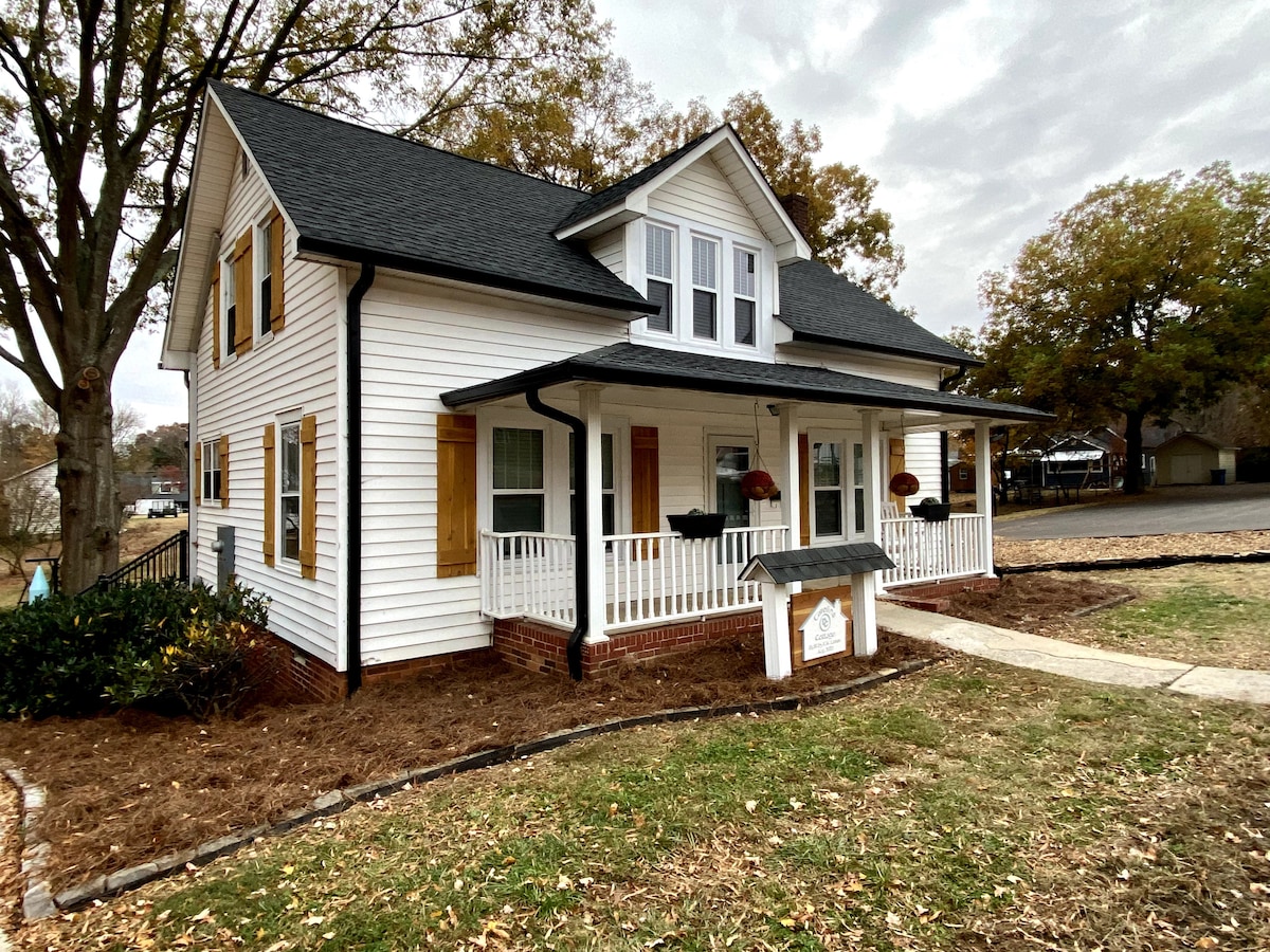 New! Charming Carolina Cottage