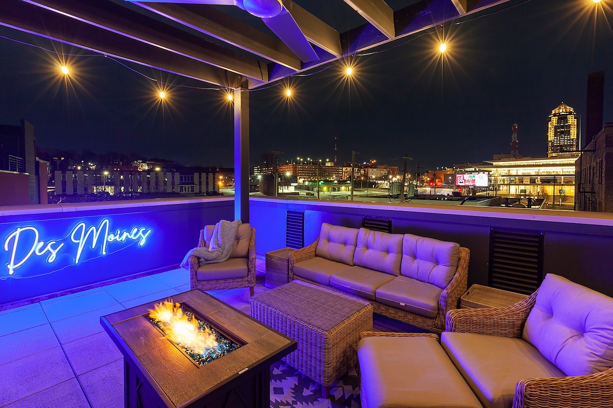 Downtown Gem: Stunning Rooftop Patio & Game Room