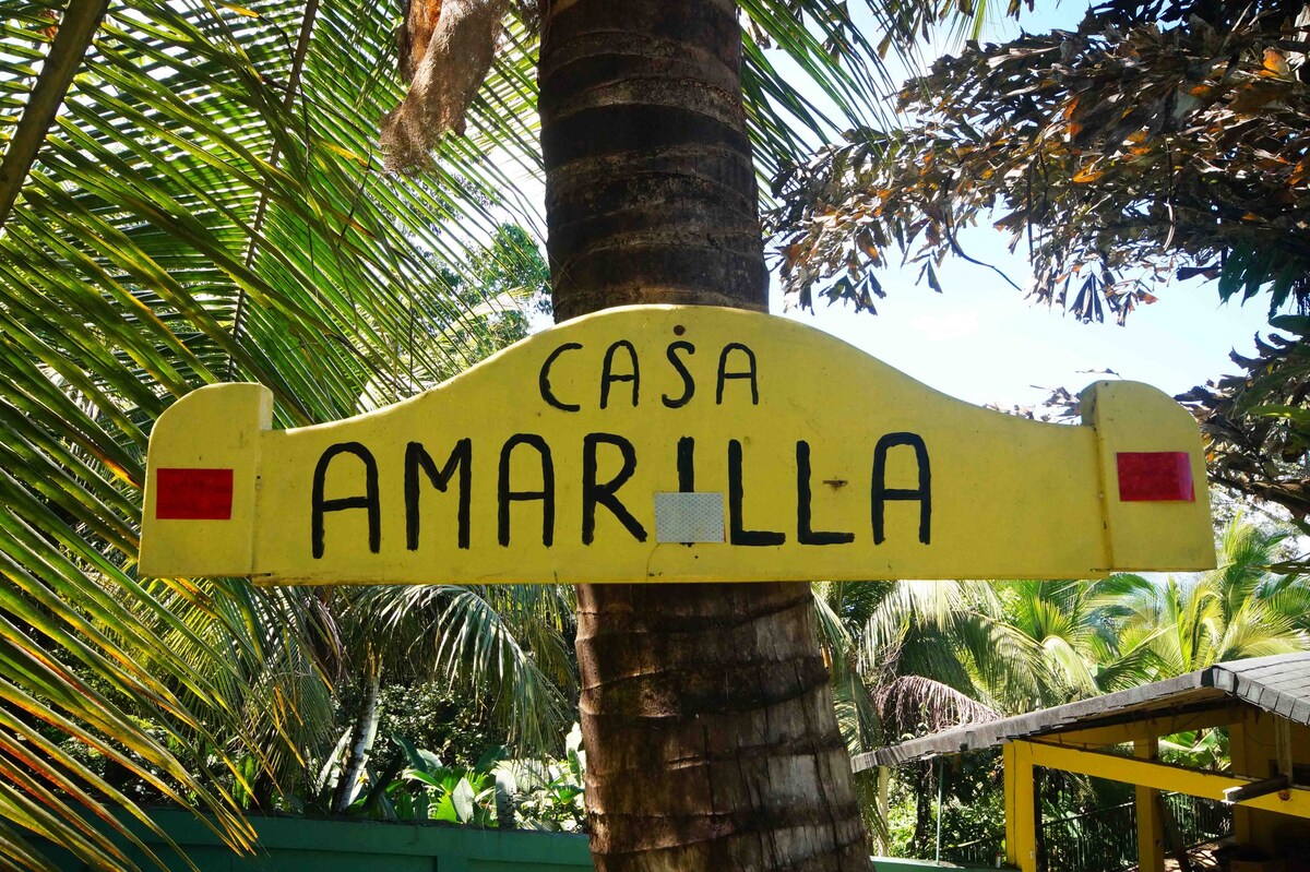 Casa Amarilla - Quiet Jungle House near Beaches