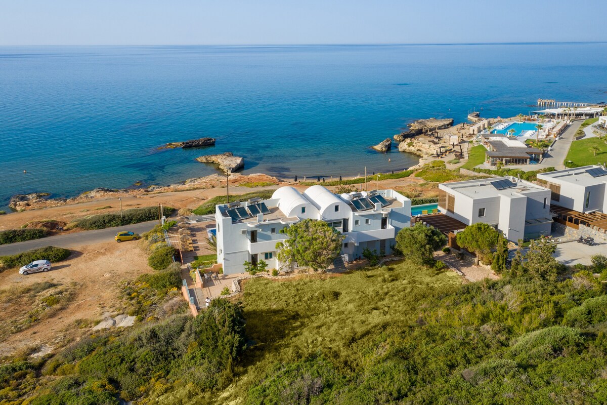 Romantica Beach Elegant Maisonette by the sea+pool