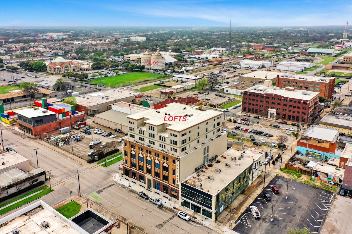 Downtown Luxury Loft- Steps to Silos/Baylor/McLane