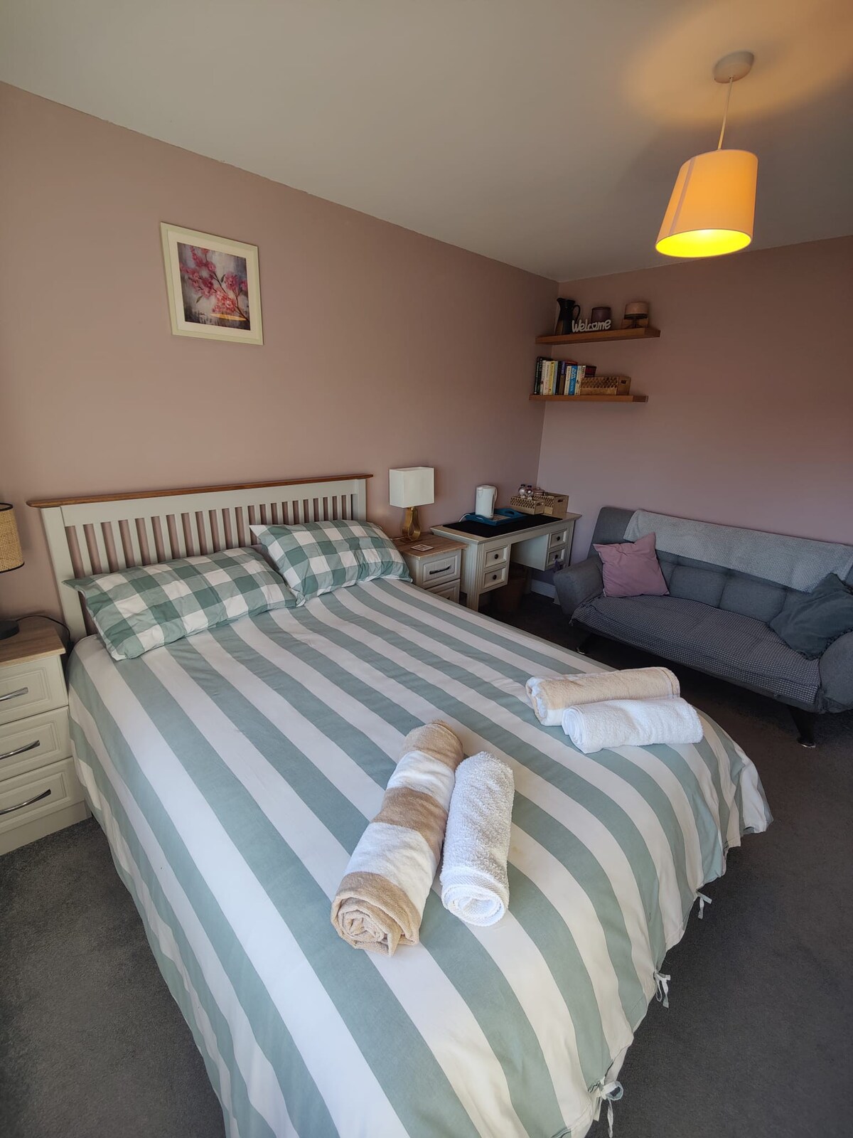 Spacious room in Gorey town with private bathroom