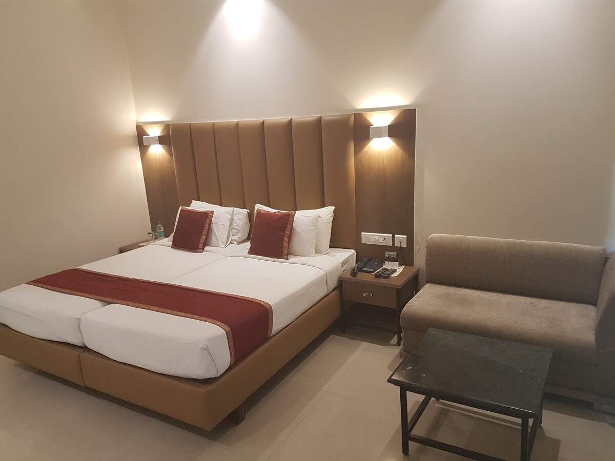Grand Hotel Agra Deluxe Room