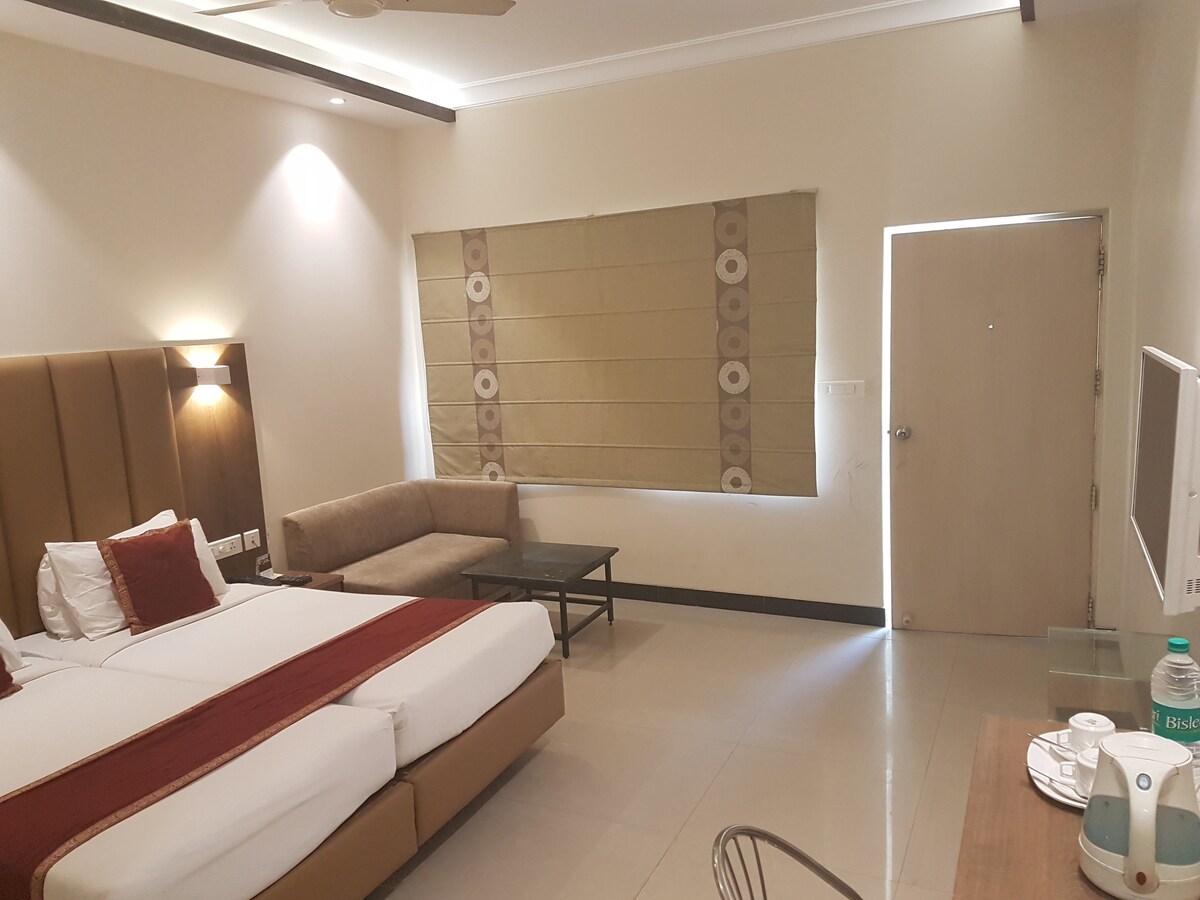 Grand Hotel Agra Deluxe Room