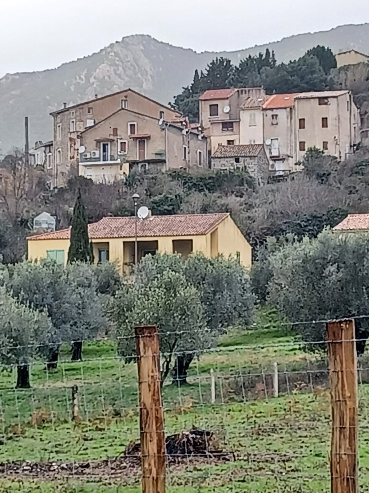 Petite maison de village entièrement équipée