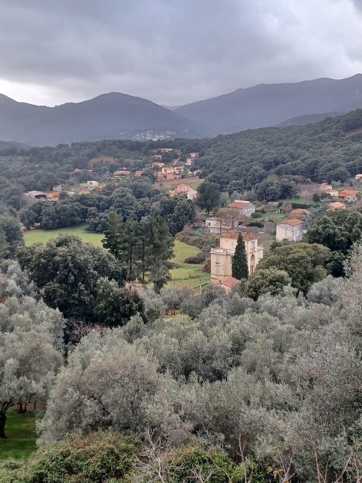 Petite maison de village entièrement équipée